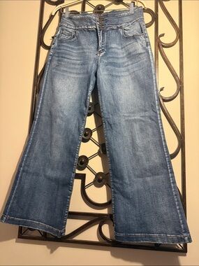 High-Rise Wide-Leg Jeans in Light Blue Denim